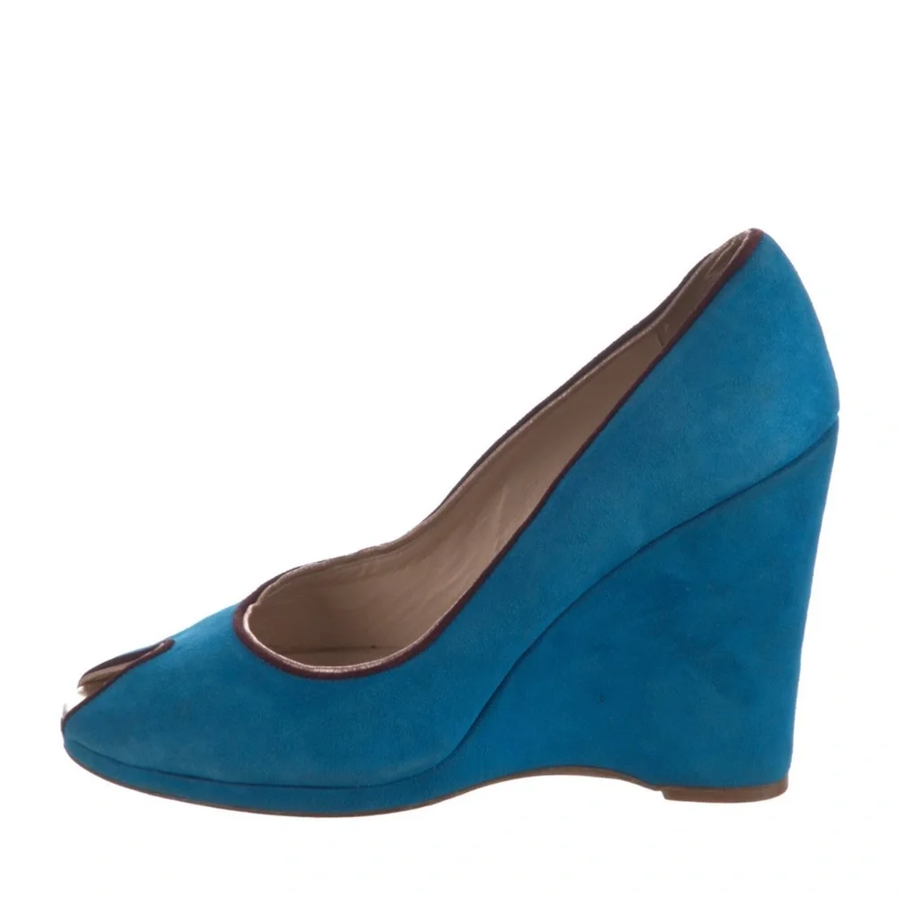 Loeffler Randall reposhing this